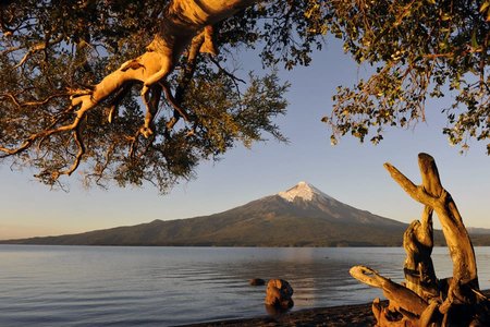 Lago Llanquihué: Der Vulkan Osorno mit seiner Gletscherhaube