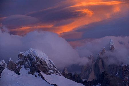 Südliches Patagonisches Eisfeld: Abendstimmung auf der Westseite des Cerro Torre.