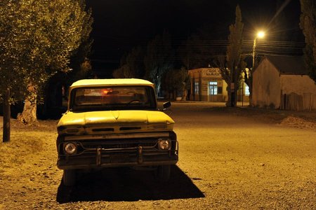Rio Mayo: Samstagabend in der Hauptstraße des kleinen argentinschen Garnisonsdorfes