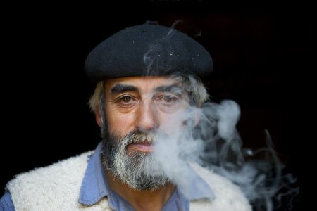 Lago Puelo: Der Gaucho Lalo entspannt sich nach einem langen Tagesritt.
